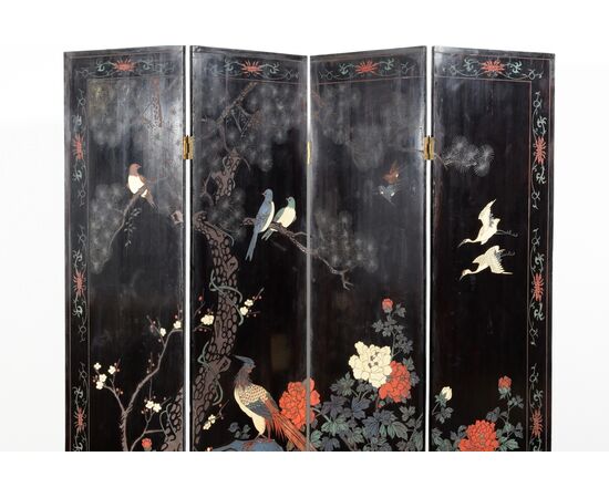 RISERVATO Paravento orientale in legno decorato con lacca Coromandel, primi anni del XX secolo