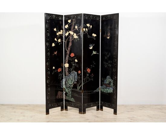 RISERVATO Paravento orientale in legno decorato con lacca Coromandel, primi anni del XX secolo
