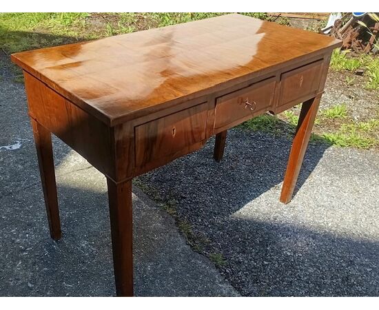 Table / Desk