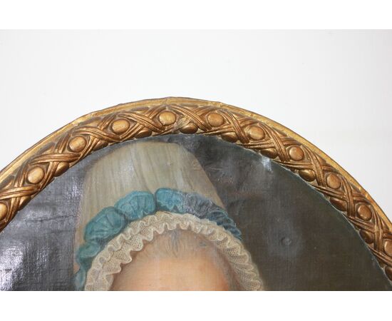 French oil on canvas from the 17th century, portrait of a Lady with a golden frame