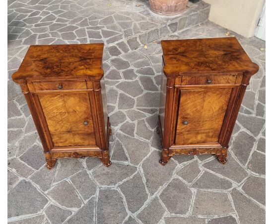 Pair of Carlo X walnut veneer bedside tables, 1820