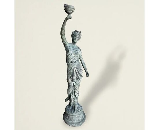 
Scultura Femminile in Bronzo Patinato