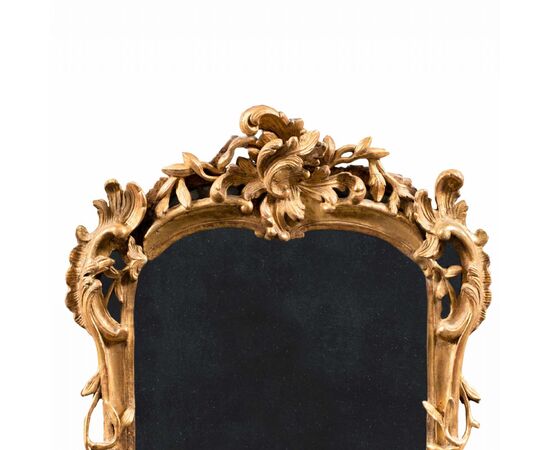 Carved and gilded wooden mirror. Venice, 18th century.