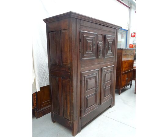 Elegante stipo rustico datato 1661 in rovere Francia