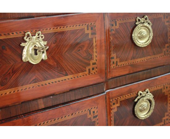 Cassettone Francese Stile Transizione di fine 1700 con Bronzi e Marmo
