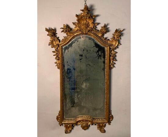 Carved and gilded wooden mirror. Northern Italy, 18th century.