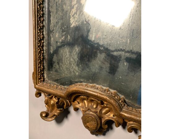 Carved and gilded wooden mirror. Northern Italy, 18th century.