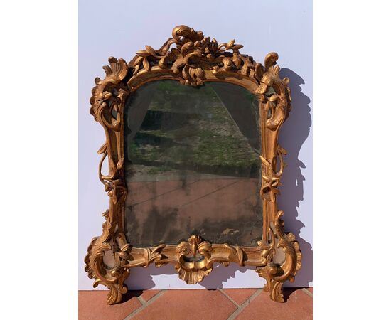 Carved and gilded wooden mirror. Venice, 18th century.