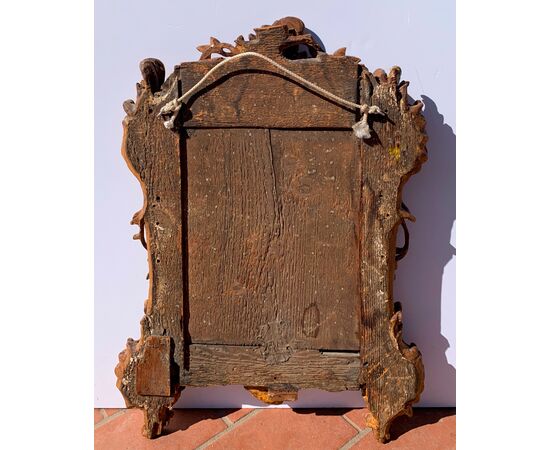 Carved and gilded wooden mirror. Venice, 18th century.
