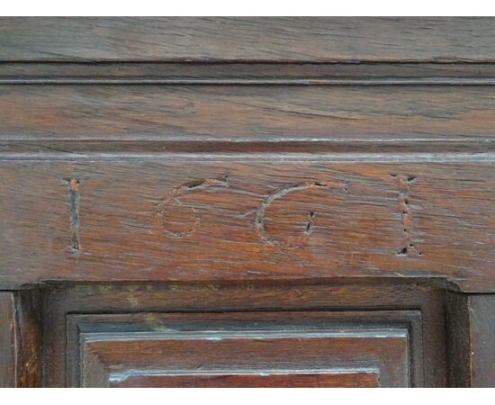 Elegante stipo rustico datato 1661 in rovere Francia