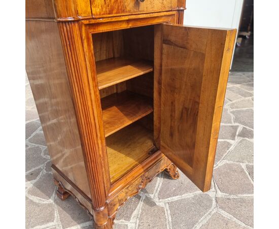 Pair of Carlo X walnut veneer bedside tables, 1820