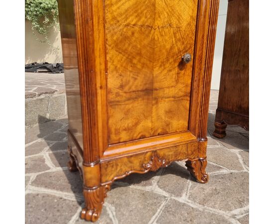 Pair of Carlo X walnut veneer bedside tables, 1820