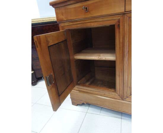 RESTORED CHERRY WOOD THREE-DOOR CUPBOARD, 19TH CENTURY
