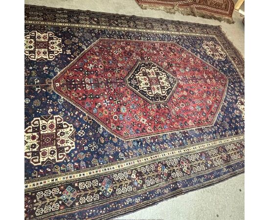Antique Persian Ashfar carpet 1930. Size 266 x 180. In the colors of red and blue.