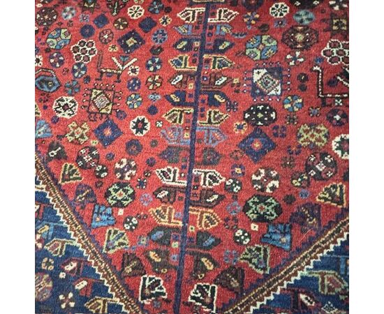 Antique Persian Ashfar carpet 1930. Size 266 x 180. In the colors of red and blue.