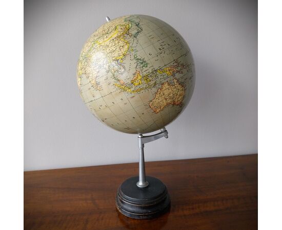 G.B. Paravia globe, circa 1920.