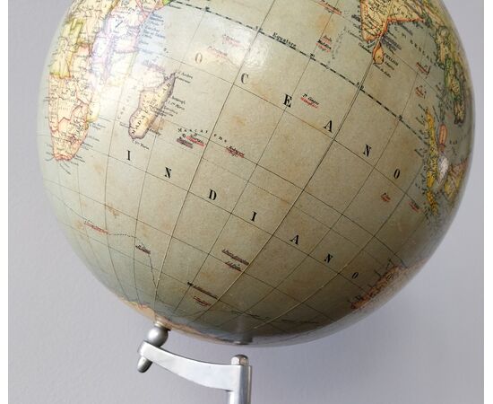 G.B. Paravia globe, circa 1920.