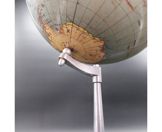 G.B. Paravia globe, circa 1920.