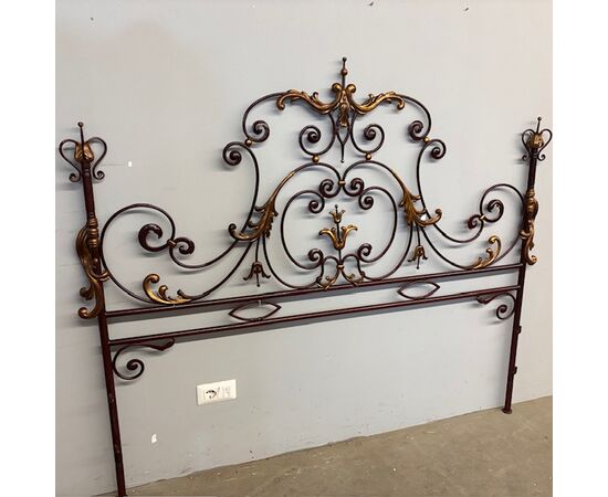 Elegant antique wrought iron double bed headboard. Gold and purple, circa 1930. Dimensions: cm180 . h 155