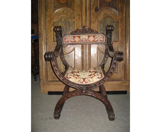 Faldistorio chair in walnut