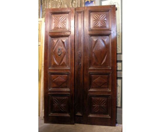 ptci296 door in walnut with carved panels mis. 140 x 233