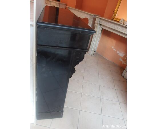 BLACK MARBLE FIREPLACE WITH 19TH CENTURY FRENCH INSERTS cm L134xP40xH107