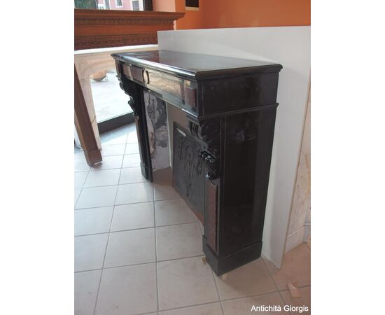 BLACK MARBLE FIREPLACE WITH 19TH CENTURY FRENCH INSERTS cm L134xP40xH107