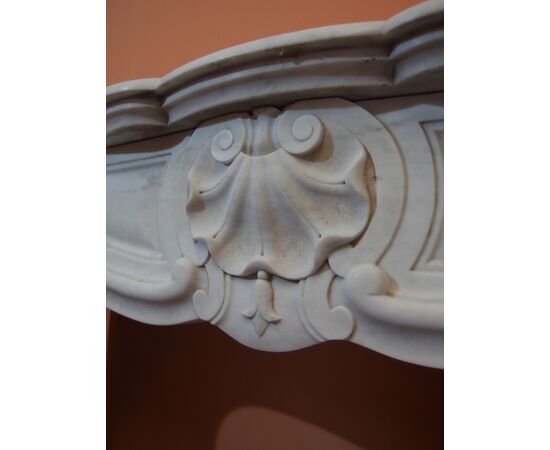 CARVED CARRARA WHITE MARBLE FIREPLACE WITH SHELLS, LOUIS XV STYLE, FRANCE