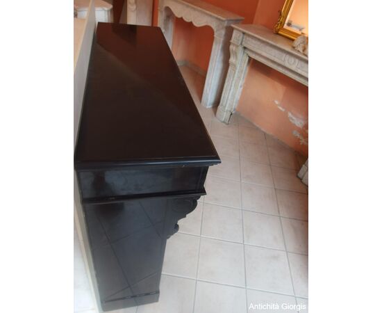BLACK MARBLE FIREPLACE WITH 19TH CENTURY FRENCH INSERTS cm L134xP40xH107