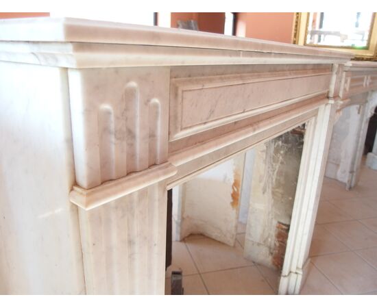 NEO-CLASSICAL FIREPLACE IN CARRARA MARBLE, FRANCE, 19TH CENTURY, L127xP35xH106 cm