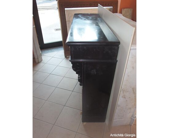 BLACK MARBLE FIREPLACE WITH 19TH CENTURY FRENCH INSERTS cm L134xP40xH107