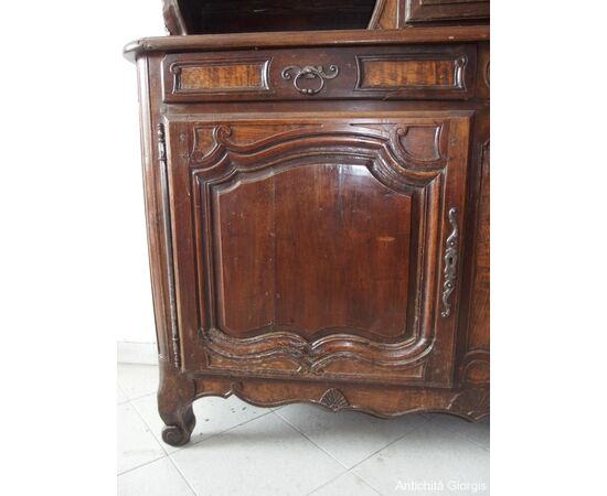 CREDENZA A DUE PORTE CON ALZATA E OROLOGIO STILE PROVENZALE (PIATTAIA)