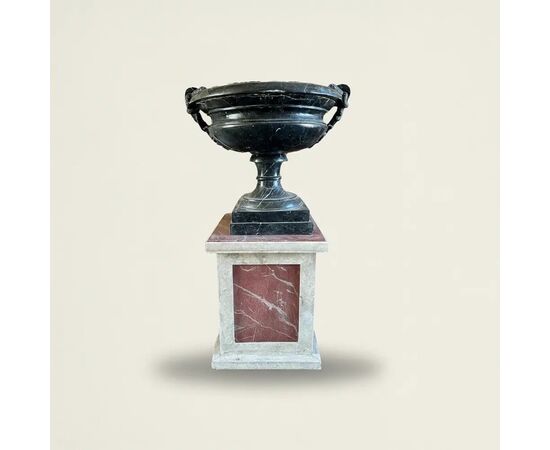 
Coppia di Vasi in Marmo Grand Antique con Basi
