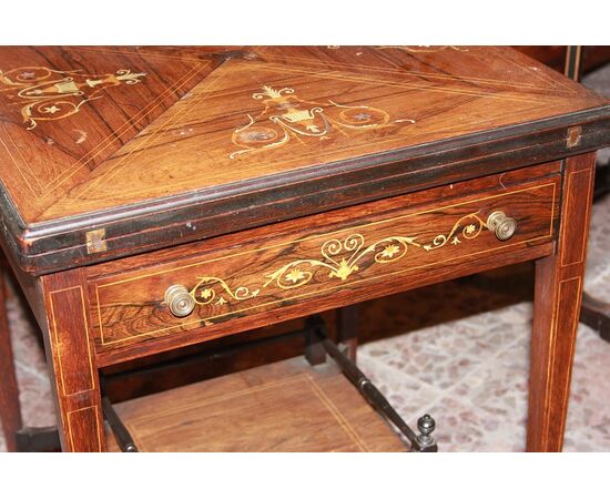 Tavolino da gioco a fazzoletto inglese stile Vittoriano della seconda metà del 1800