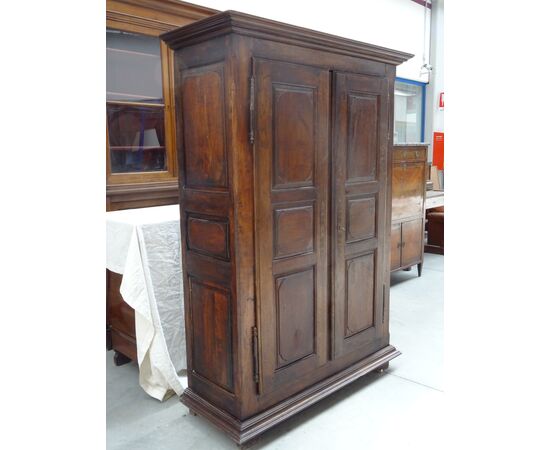 Piccolo armadio in legno di noce massello Luigi XIV 1700 Francia