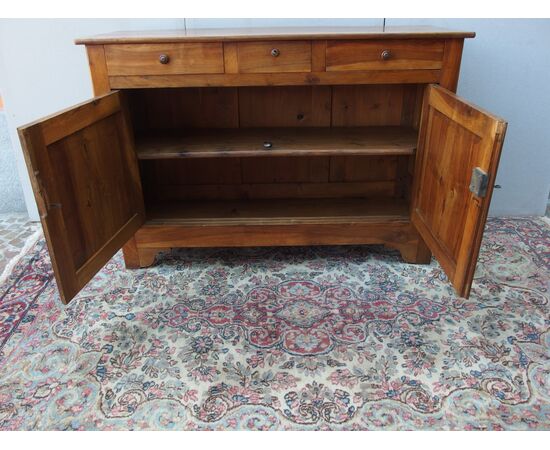 Restored 19th-century walnut sideboard with two doors and three drawers, dimensions: L150xW54xH103 cm