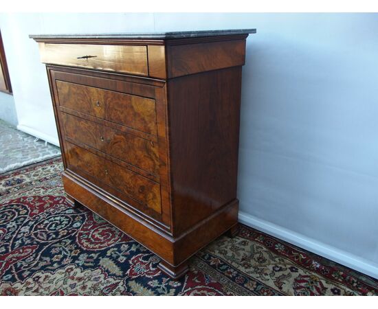 SMALL RESTORED LOUIS PHILIPPE WALNUT BURL CHEST OF DRAWERS