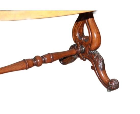 Tavolino da salotto inglese della seconda metà del 1800 in legno di noce
