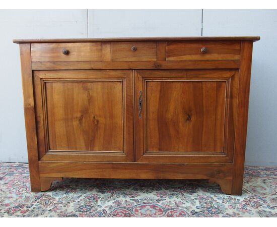 Restored 19th-century walnut sideboard with two doors and three drawers, dimensions: L150xW54xH103 cm
