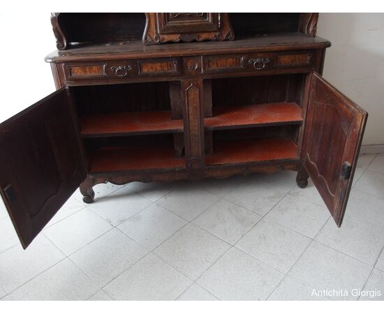 CREDENZA A DUE PORTE CON ALZATA E OROLOGIO STILE PROVENZALE (PIATTAIA)