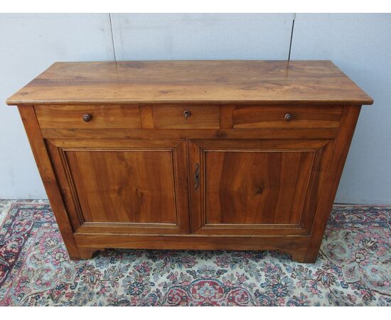 Restored 19th-century walnut sideboard with two doors and three drawers, dimensions: L150xW54xH103 cm