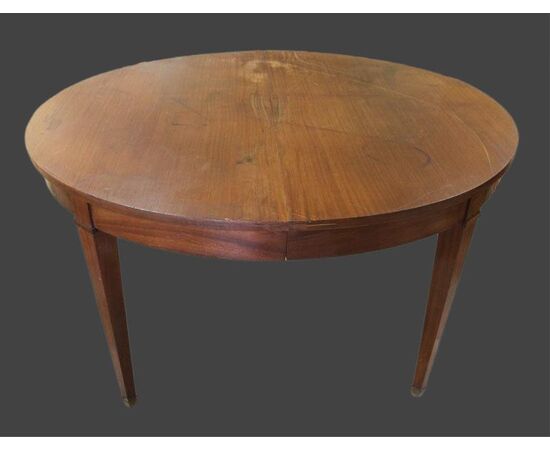 Oval dining table extendable