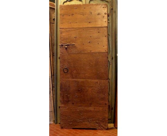 ptcr234 door with nails in walnut size. 83 x 215 cm