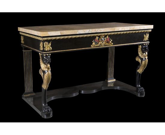 Console lacquer and gold early 800