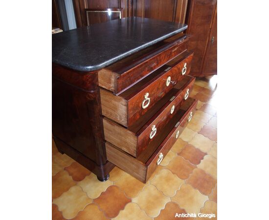 Chest of drawers in mahogany feather, Charles X style