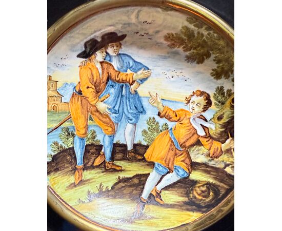 Majolica plate decorated with figures. Made in Castelli d’Abruzzo.