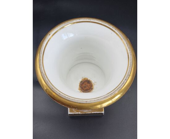Gilded and hand-painted porcelain cup with hunting scenes, 19th century