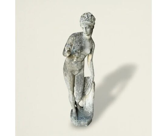 
Scultura In Pietra Raffigurante Venere