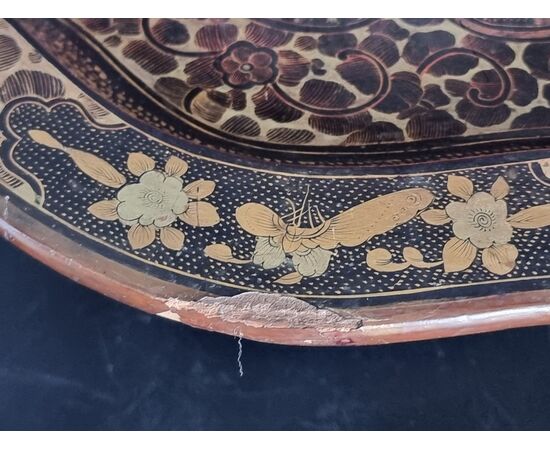 Hand-painted oriental lacquer tray with genre scenes, late 19th – early 20th century