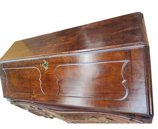 Precious and unique Louis XV Parmigiana walnut flap desk